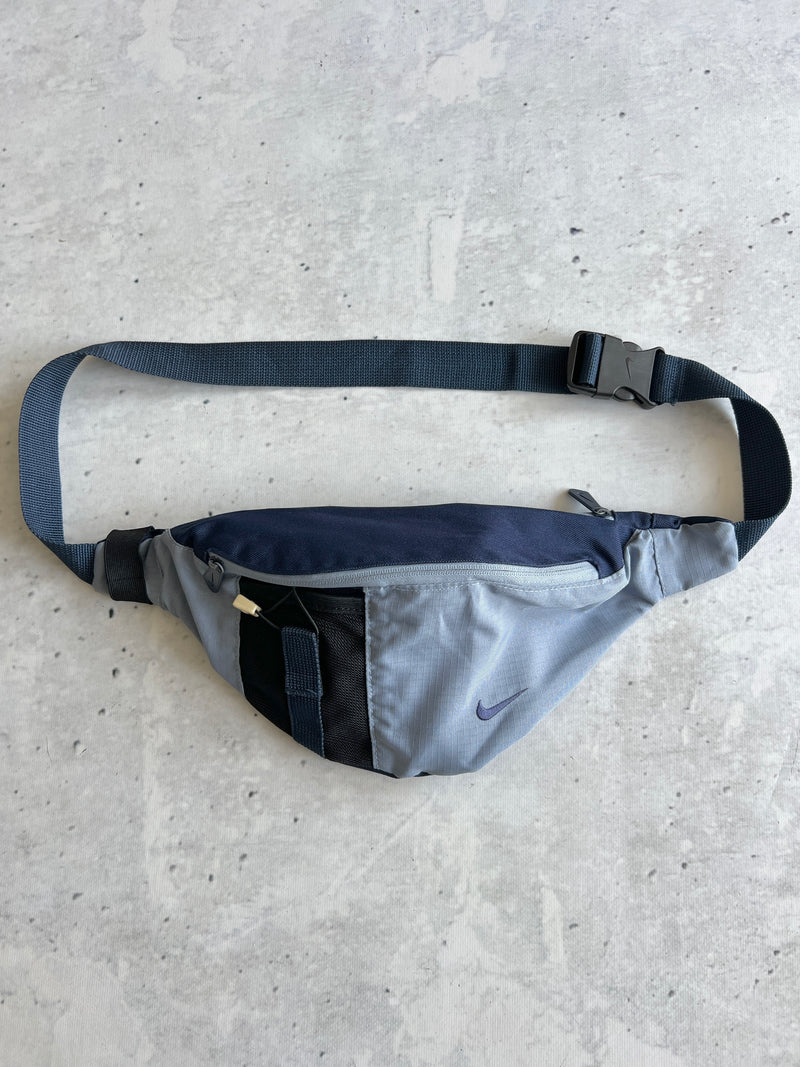 90's Nike Embroidered swoosh Crossbody Bag (One Size)