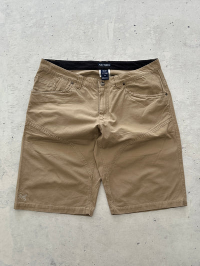 Arc'teryx embroidered logo Canvas utility Shorts (W38)