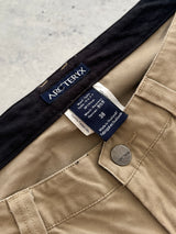 Arc'teryx embroidered logo Canvas utility Shorts (W38)