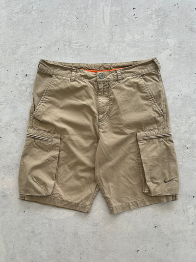 Nike Embroidered Swoosh relaxed Ripstop Shorts (M)