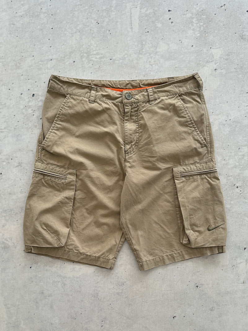 Nike Embroidered Swoosh relaxed Ripstop Shorts (M)