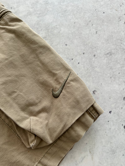 Nike Embroidered Swoosh relaxed Ripstop Shorts (M)