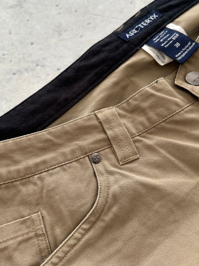 Arc'teryx embroidered logo Canvas utility Shorts (W38)