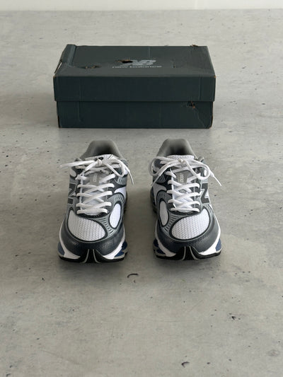 New Balance Abzorb 2000 Trainers (UK 7.5)