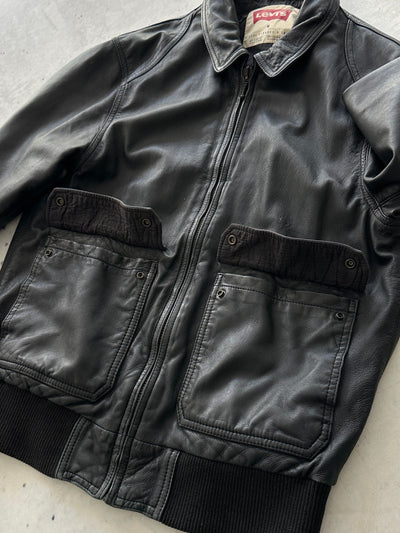 Blouson aviateur en cuir Levi's vintage avec fermeture éclair (M)
