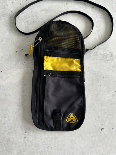 90's Nike ACG Pouch / Crossbody Bag (One Size)