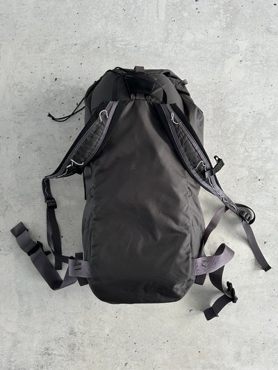 Arc'teryx Cierzo 28L ultra lightweight Hiking Backpack (One Size)