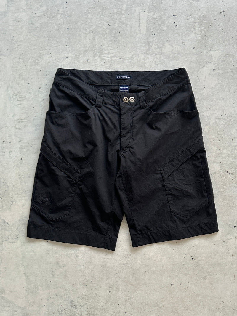 Arc'teryx Multi Pocket baggy Nylon Shorts (W32)