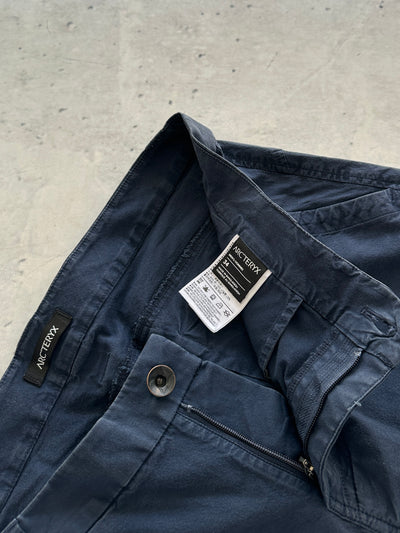 Arc'teryx canvas utility shorts (W33)