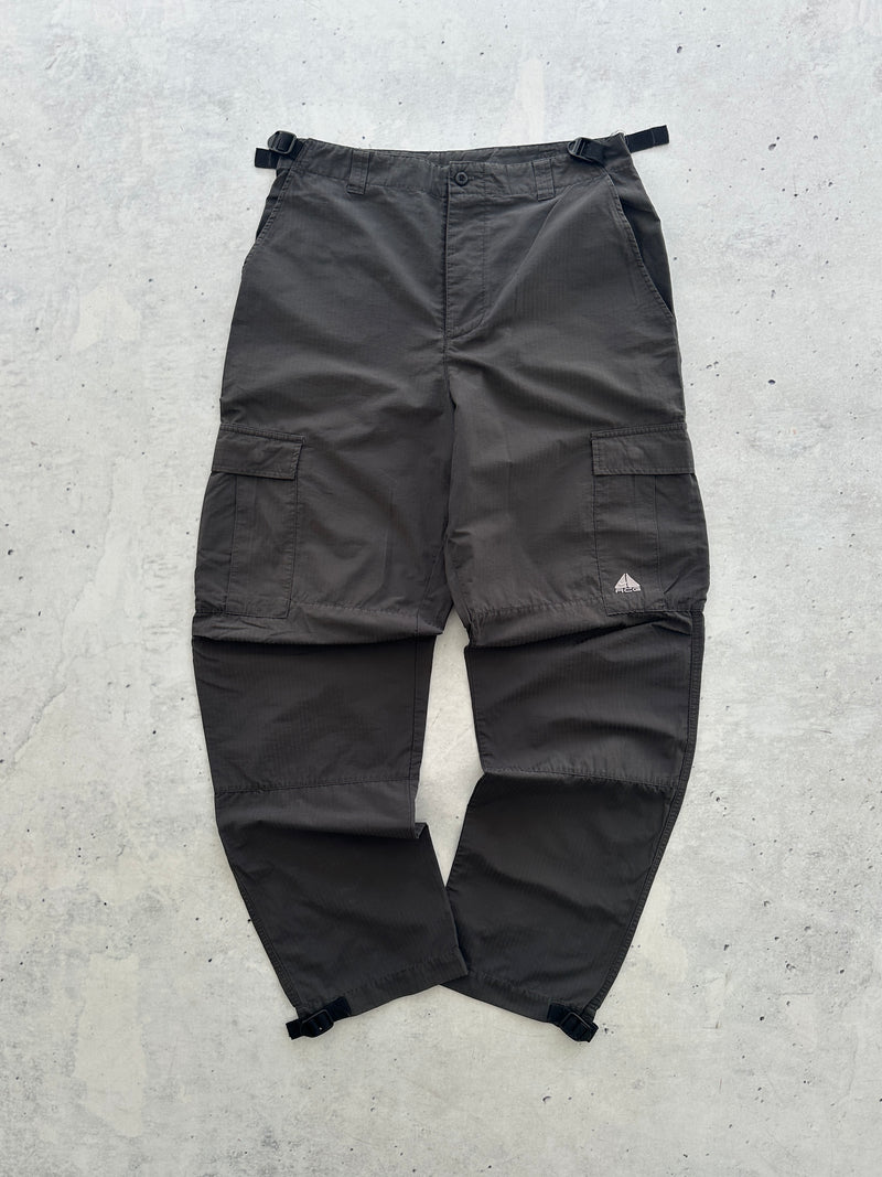 90's Nike ACG nylon rip stop cargo Pants (W30)