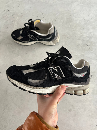 New Balance 2002R Protection Pack Trainers (UK 8.5)