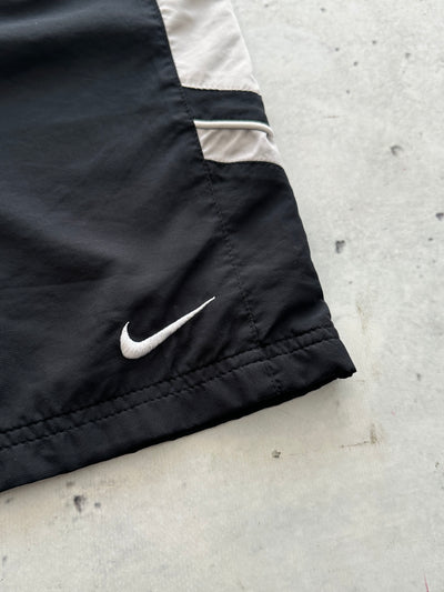 Nike Swoosh Baggy Shorts (S)