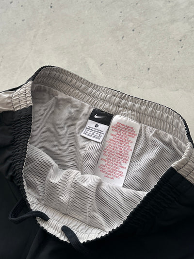 Nike Swoosh Baggy Shorts (S)