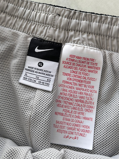 Nike Swoosh Baggy Shorts (S)
