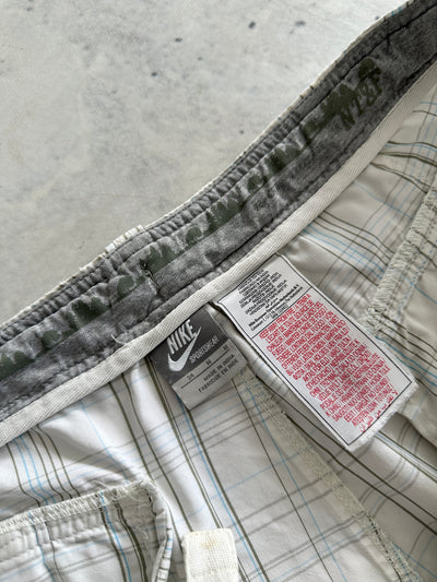 00's Nike Plaid Cargo Shorts (W36)